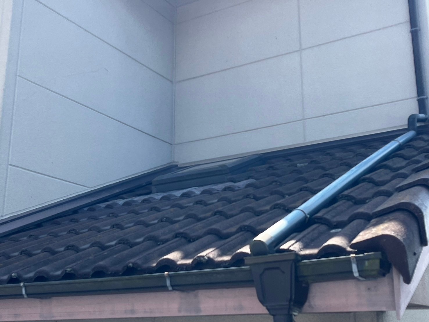 丸亀市　屋根と壁の接続部分の修理